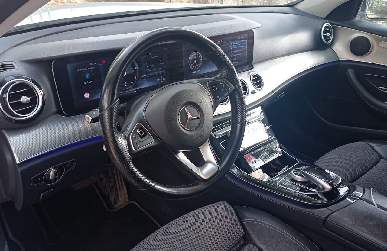 Taxi esperando en la ciudad